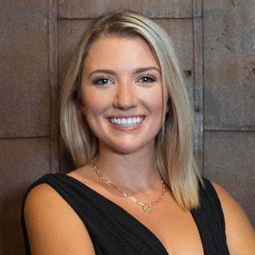 headshot photo - madlyn